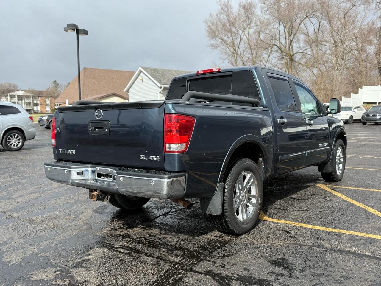 Nissan Titan SV Crew Cab 4WD 2013