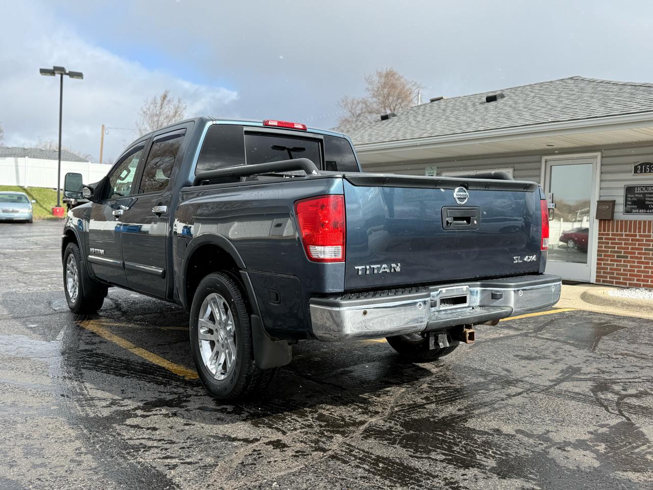 Nissan Titan SV Crew Cab 4WD 2013