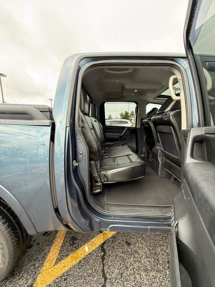 Nissan Titan SV Crew Cab 4WD 2013