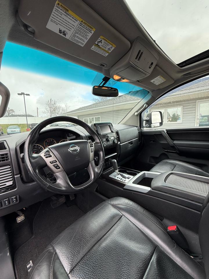 Nissan Titan SV Crew Cab 4WD 2013