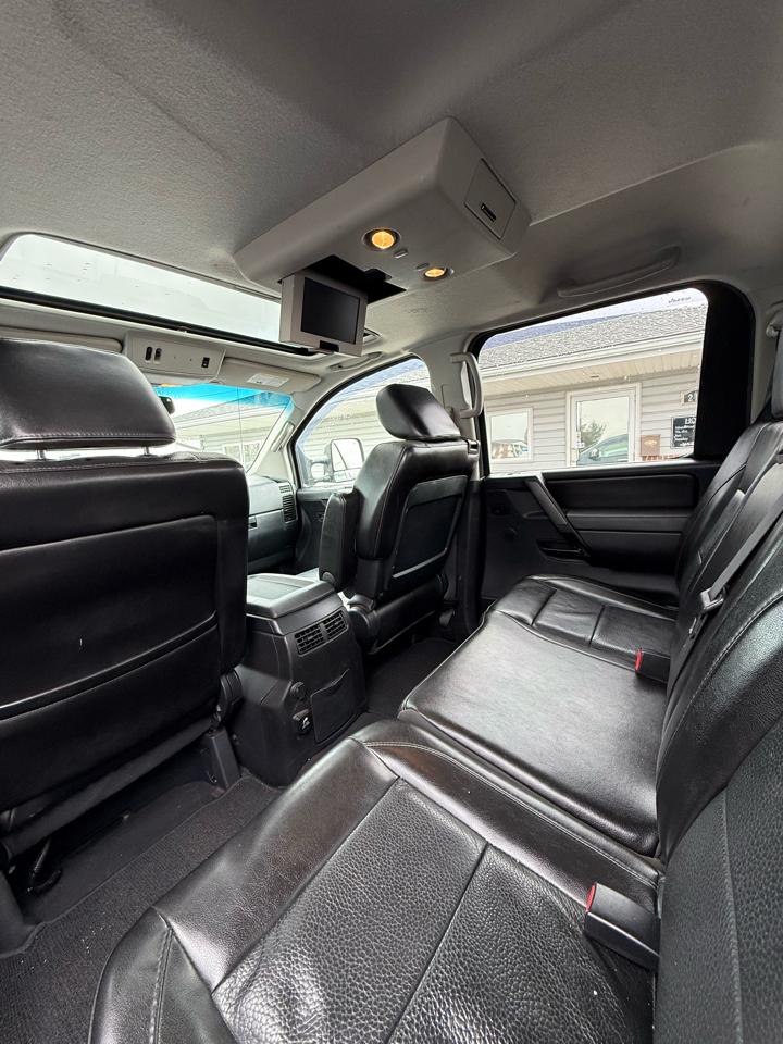 Nissan Titan SV Crew Cab 4WD 2013