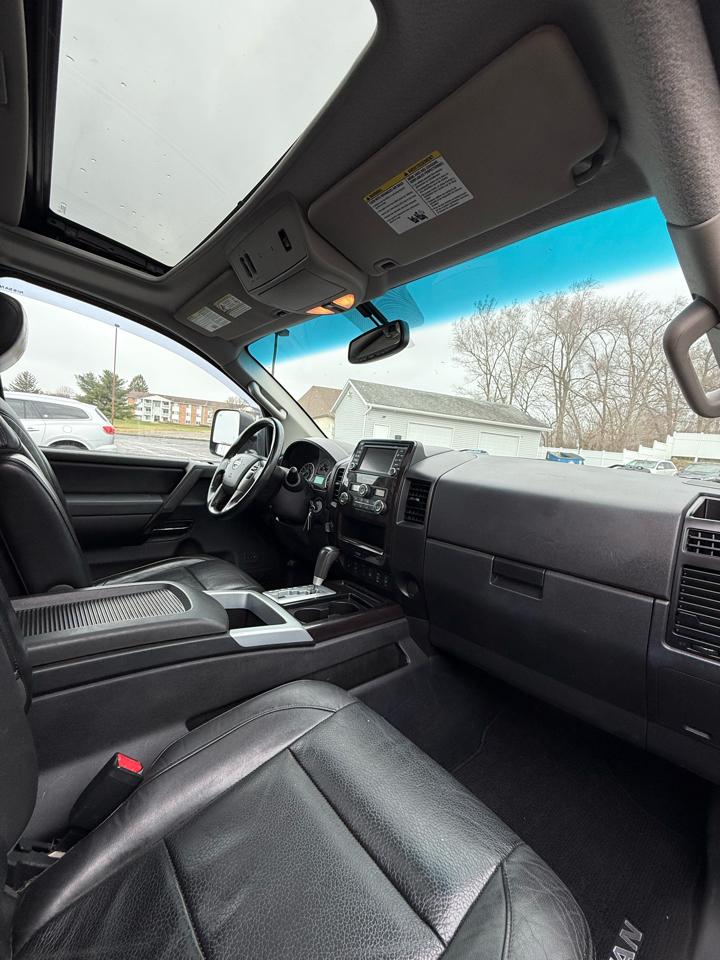 Nissan Titan SV Crew Cab 4WD 2013