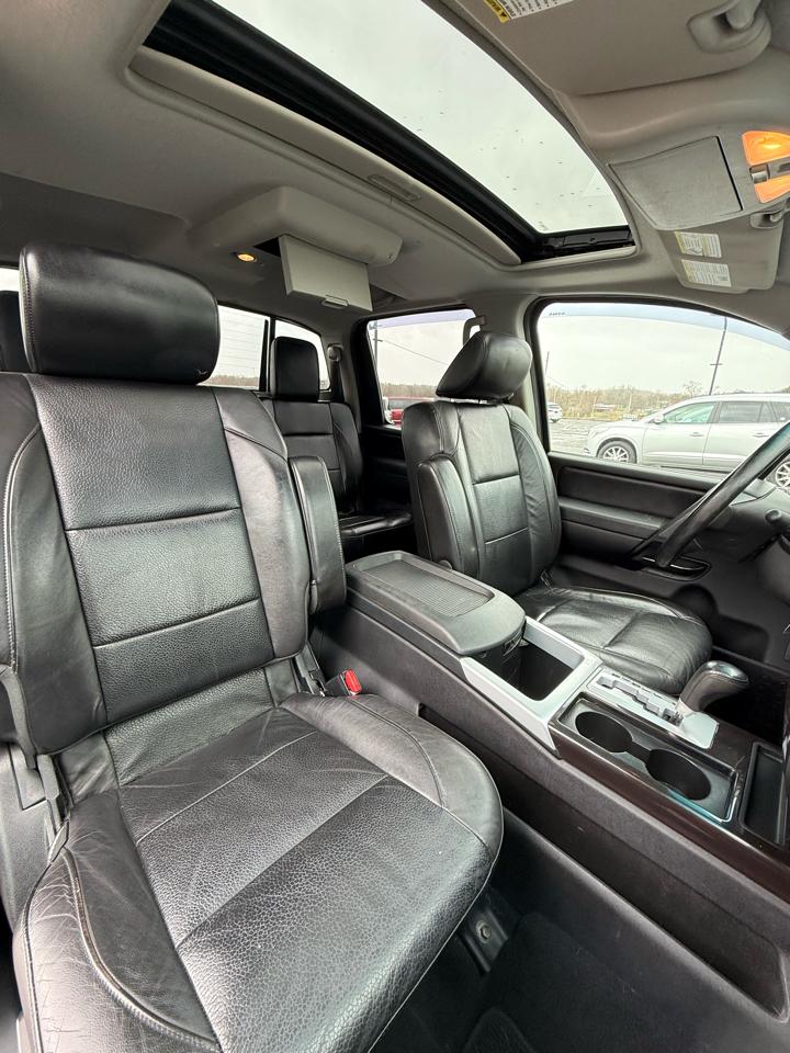 Nissan Titan SV Crew Cab 4WD 2013