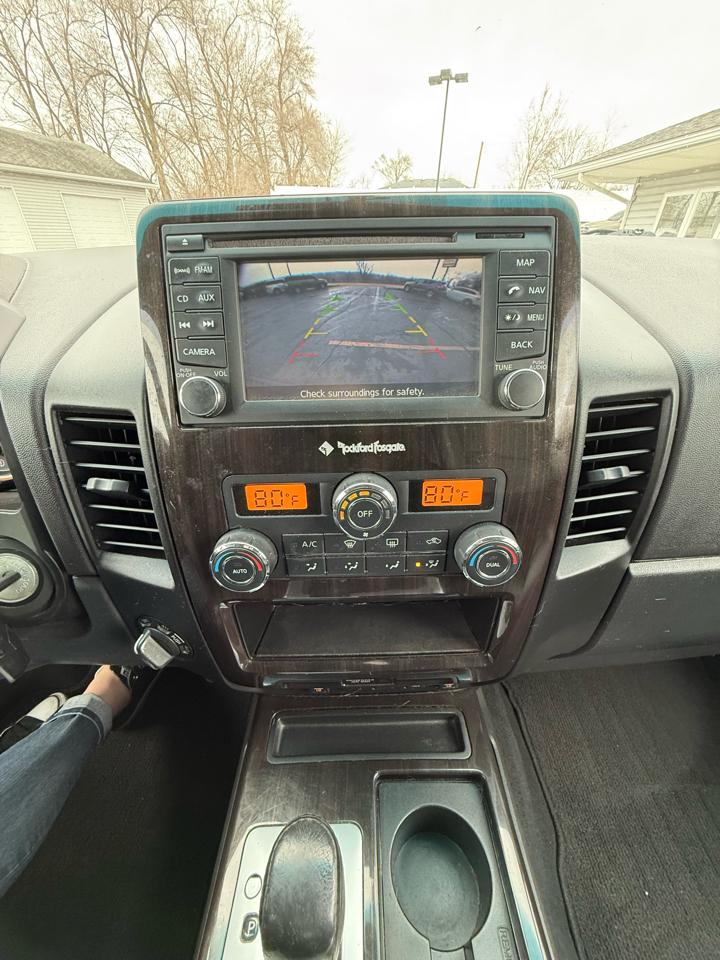 Nissan Titan SV Crew Cab 4WD 2013