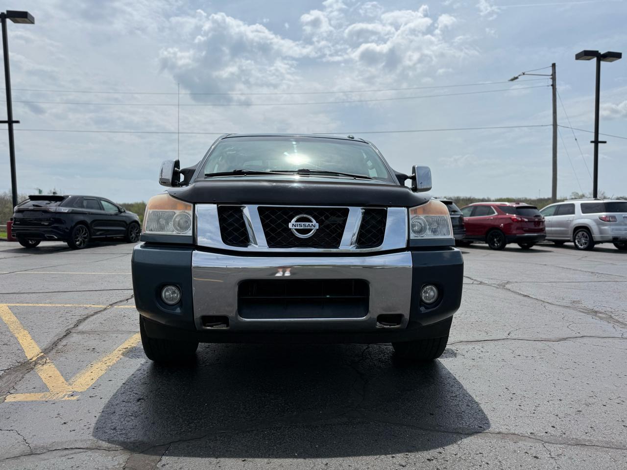 Nissan Titan SV Crew Cab 4WD 2013