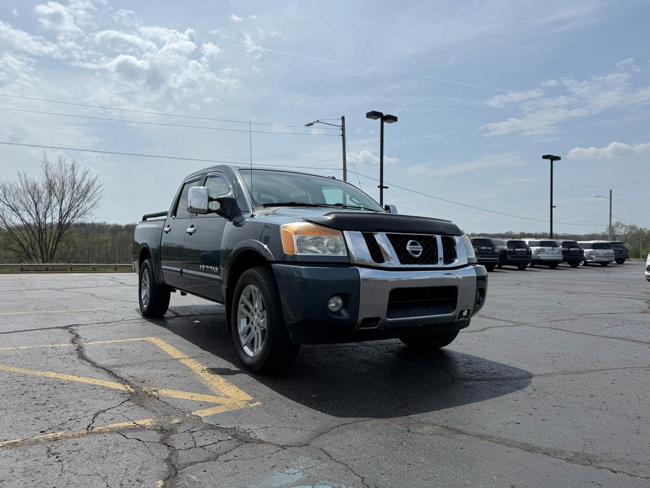 Nissan Titan SV Crew Cab 4WD 2013