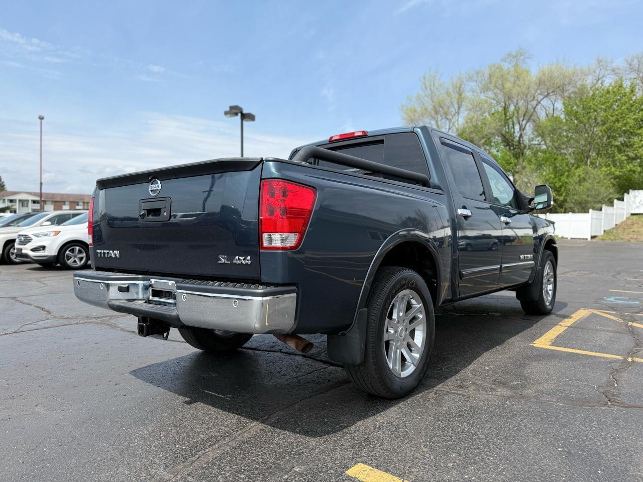 Nissan Titan SV Crew Cab 4WD 2013