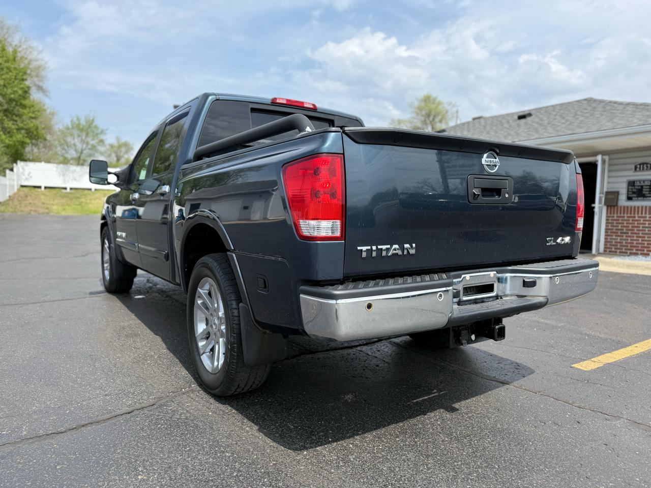 Nissan Titan SV Crew Cab 4WD 2013