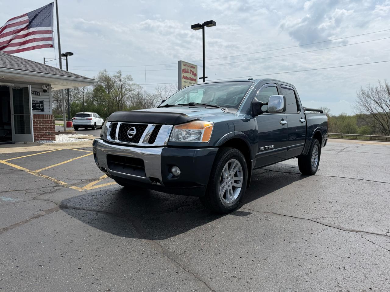 Nissan Titan SV Crew Cab 4WD 2013