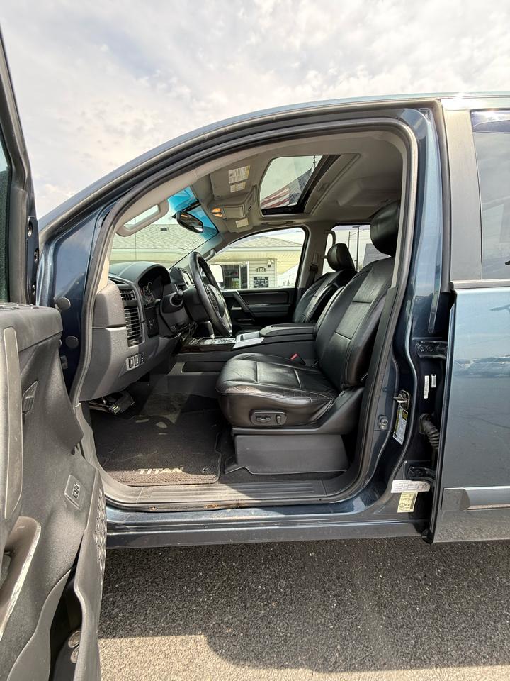 Nissan Titan SV Crew Cab 4WD 2013