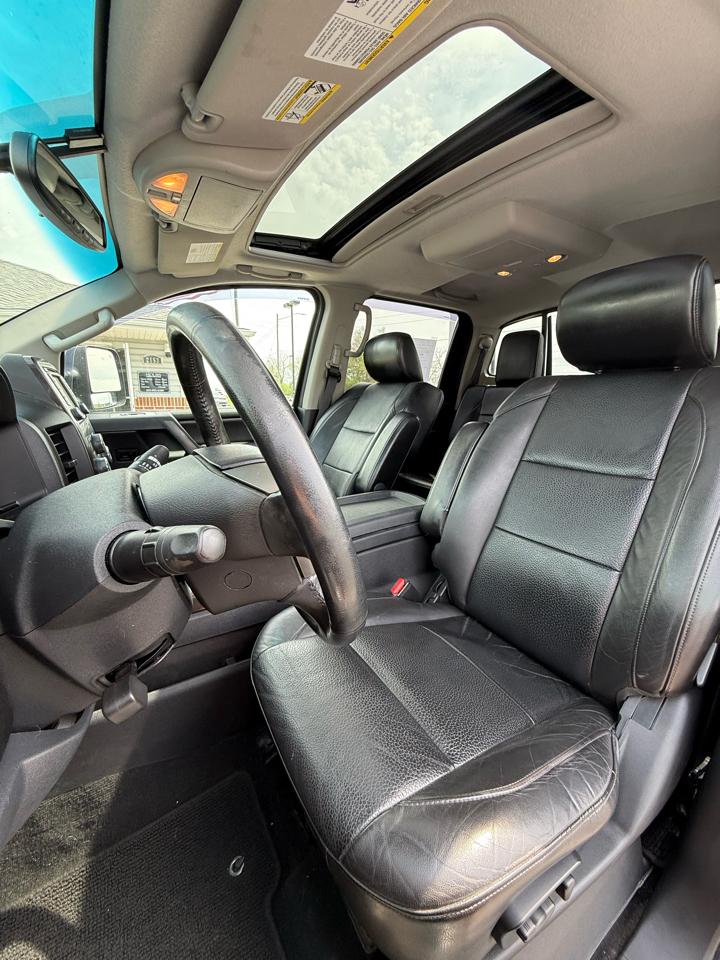 Nissan Titan SV Crew Cab 4WD 2013