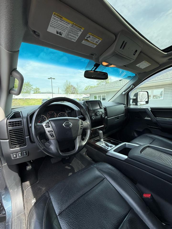 Nissan Titan SV Crew Cab 4WD 2013