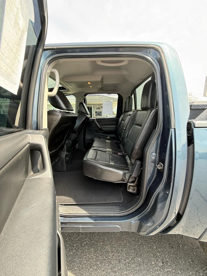 Nissan Titan SV Crew Cab 4WD 2013