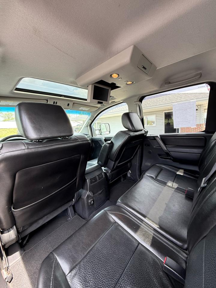 Nissan Titan SV Crew Cab 4WD 2013