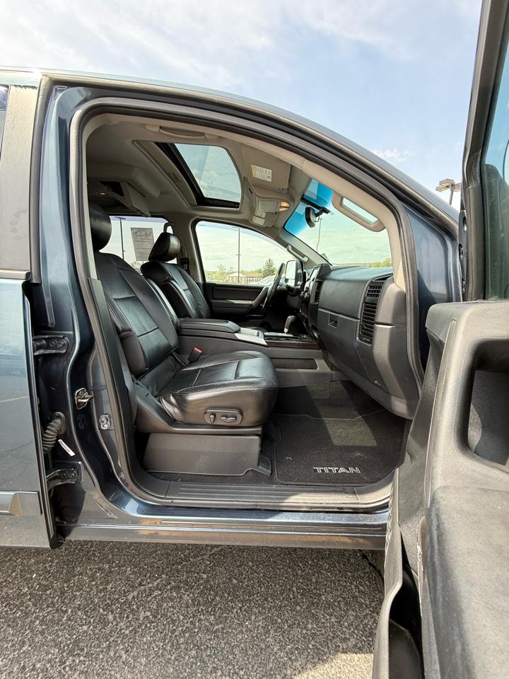 Nissan Titan SV Crew Cab 4WD 2013