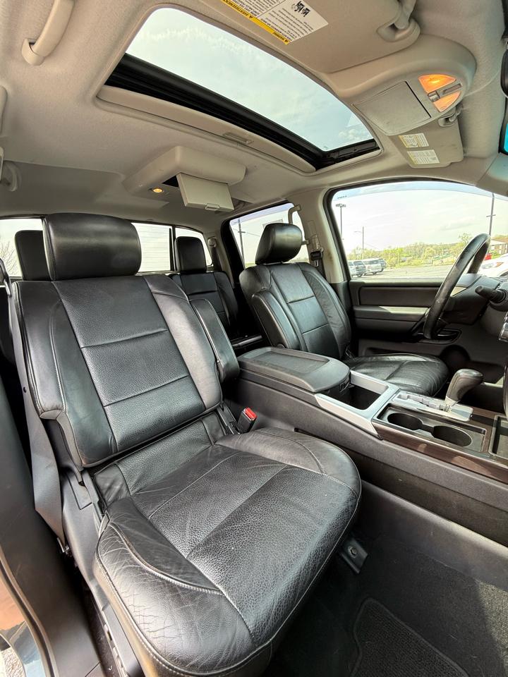 Nissan Titan SV Crew Cab 4WD 2013