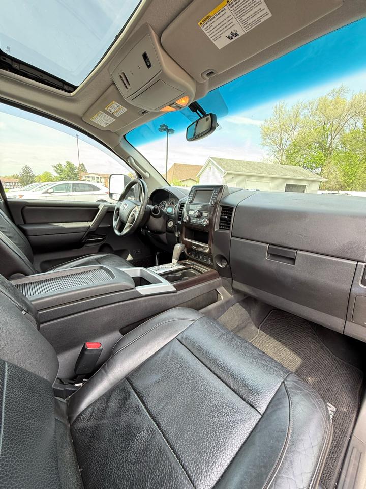 Nissan Titan SV Crew Cab 4WD 2013