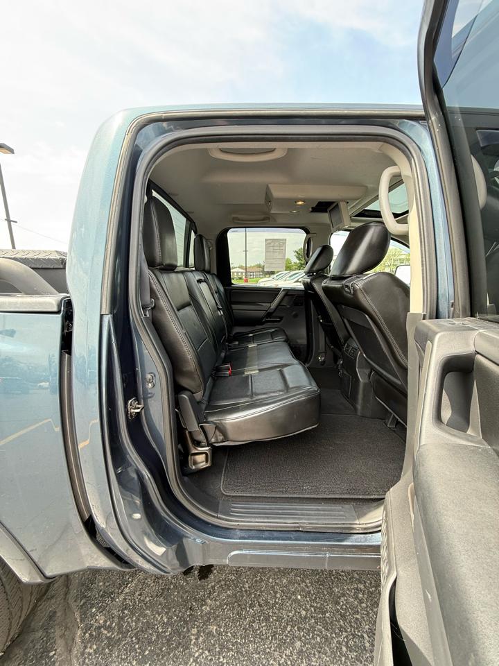 Nissan Titan SV Crew Cab 4WD 2013