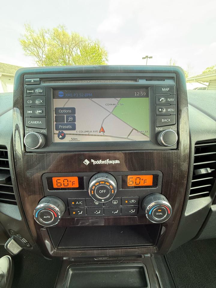 Nissan Titan SV Crew Cab 4WD 2013