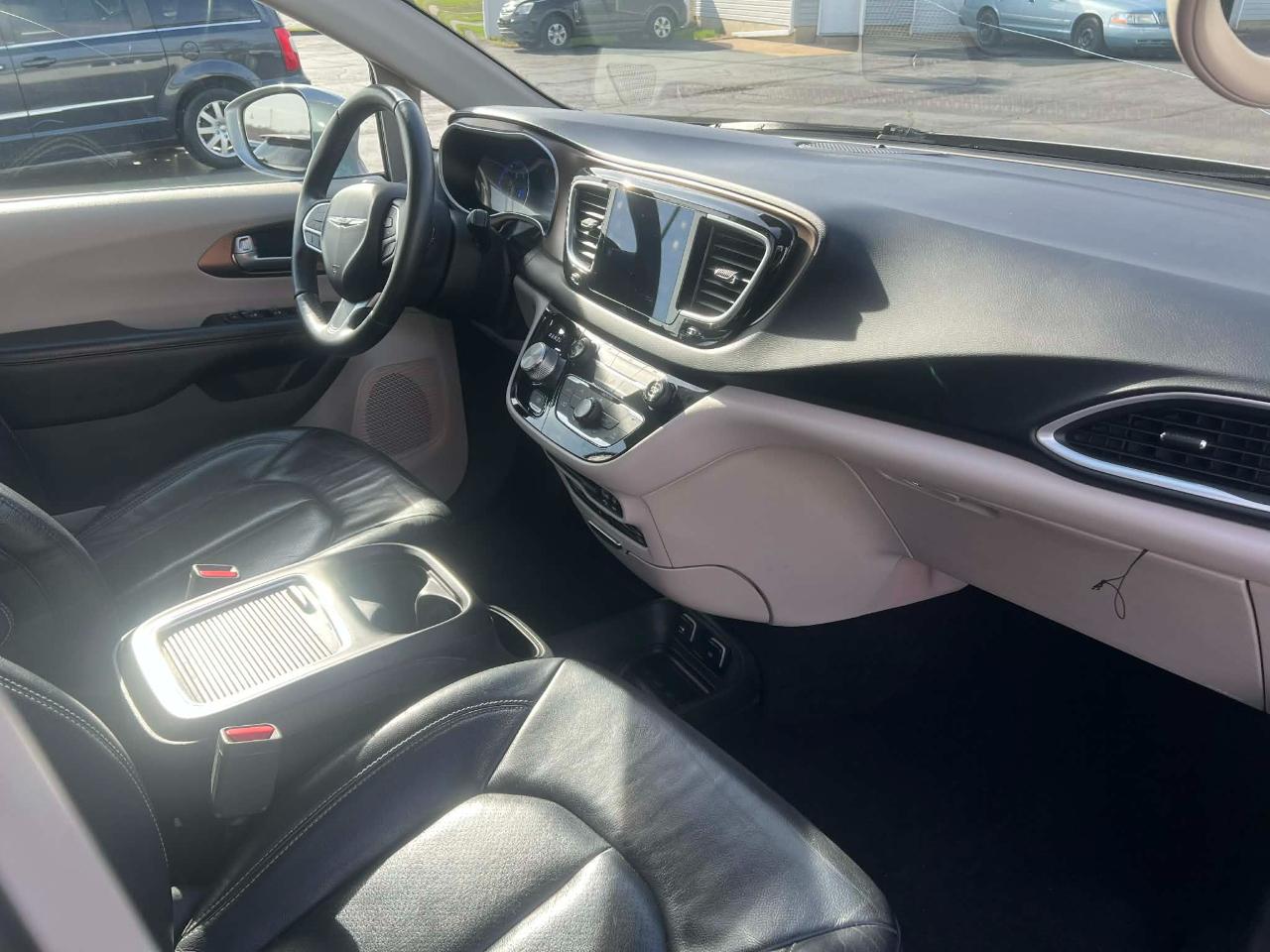 Chrysler Pacifica Touring-L Plus 2017