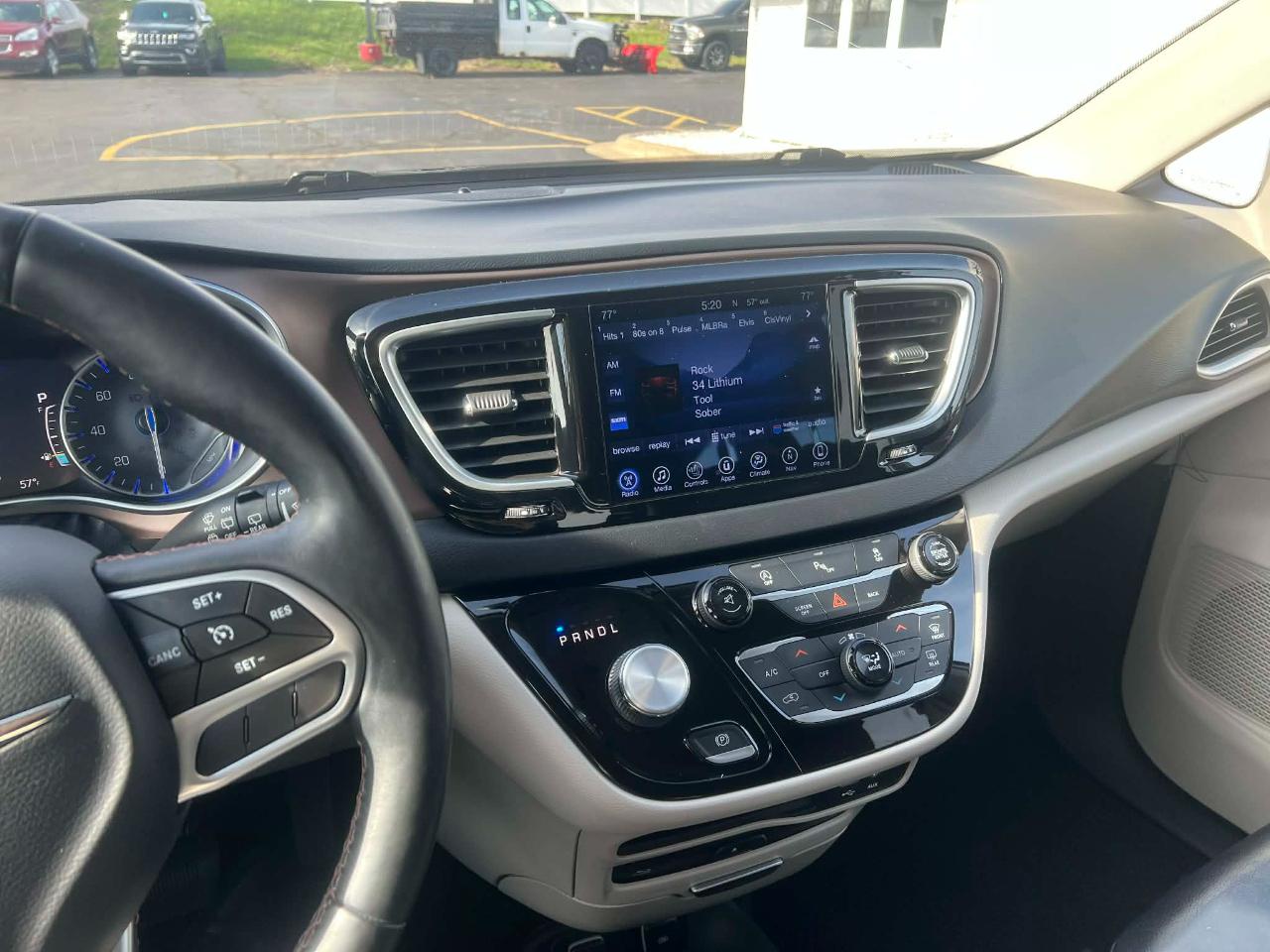 Chrysler Pacifica Touring-L Plus 2017