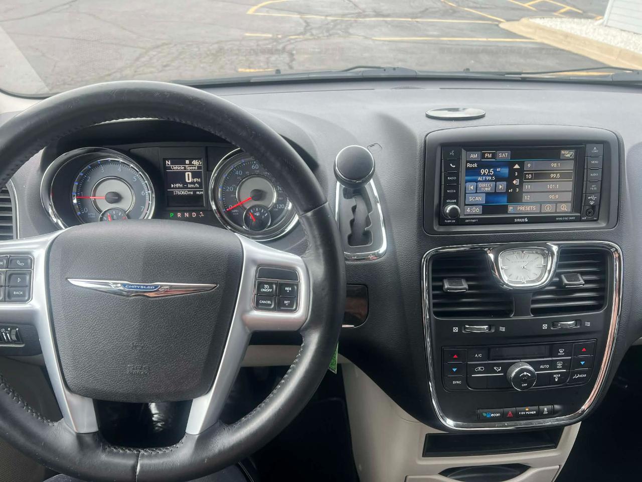 Chrysler Town & Country Touring 2013