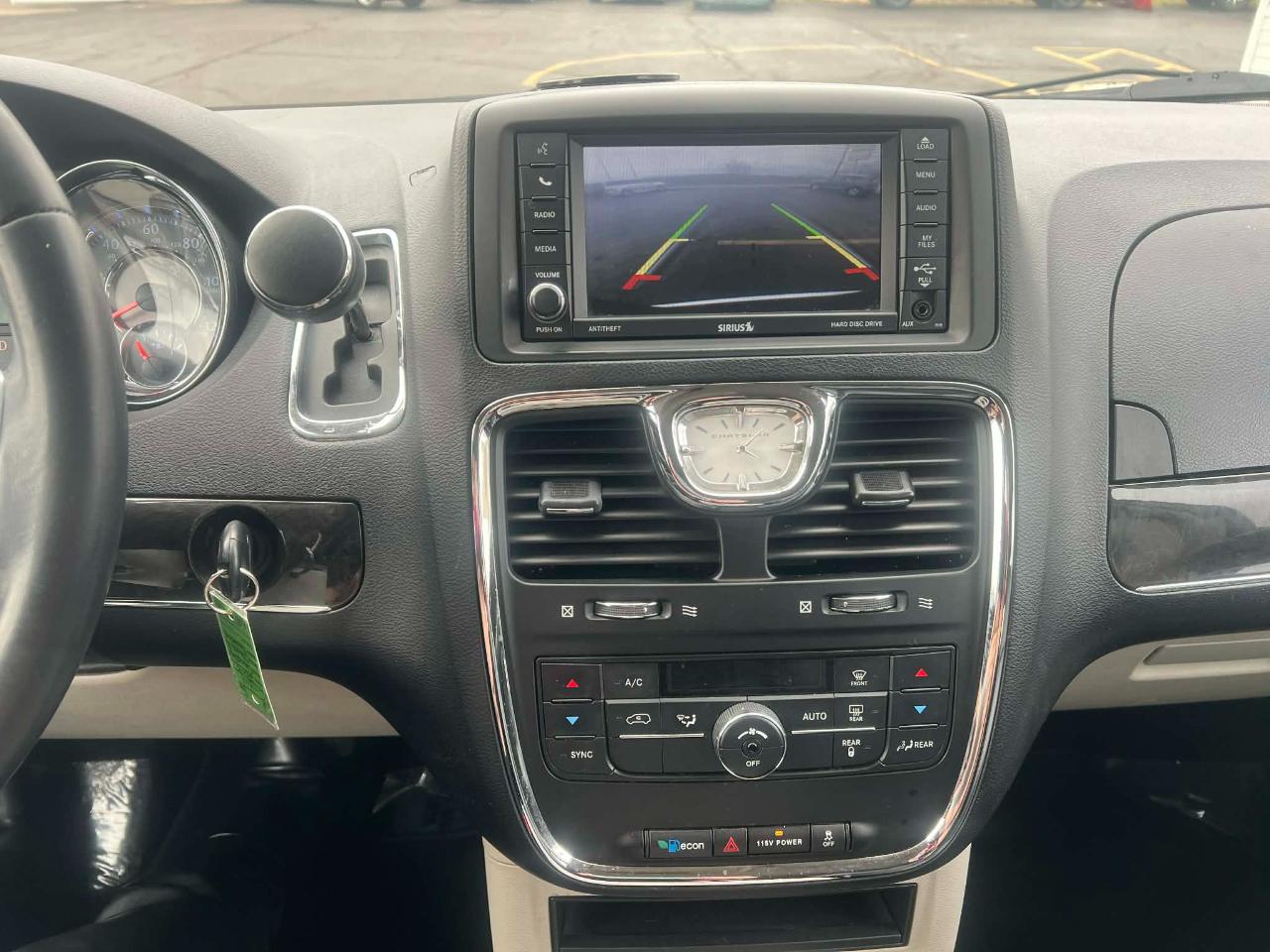 Chrysler Town & Country Touring 2013