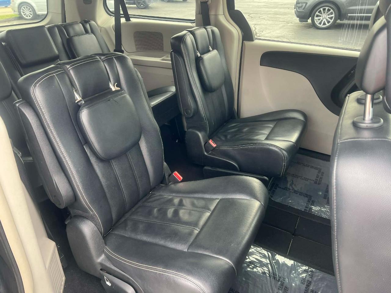 Chrysler Town & Country Touring 2013