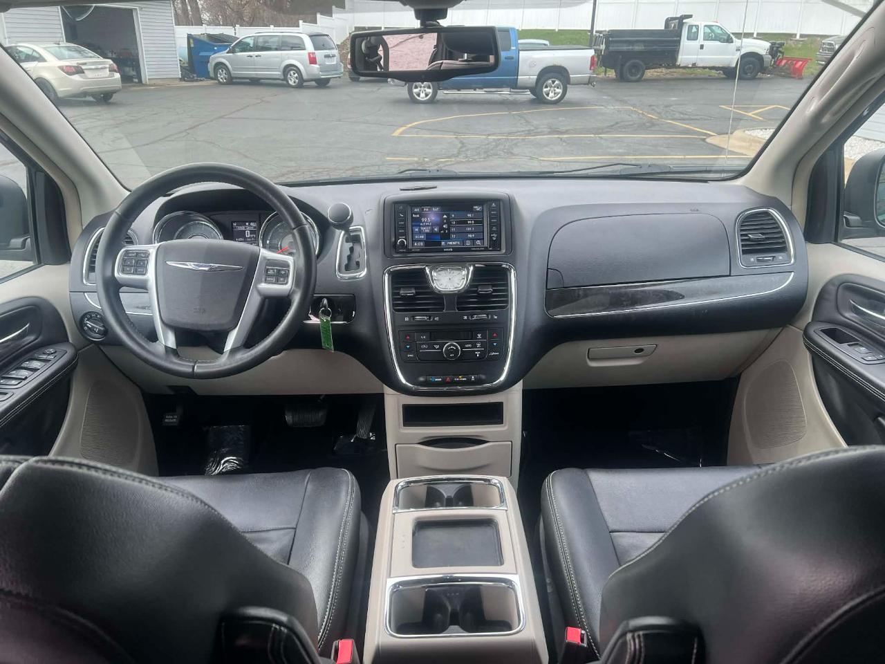 Chrysler Town & Country Touring 2013