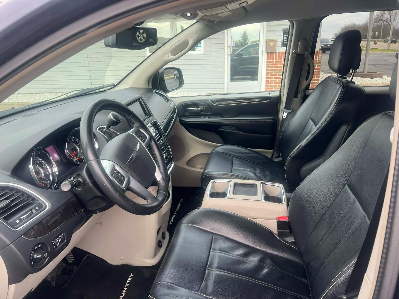 Chrysler Town & Country Touring 2013