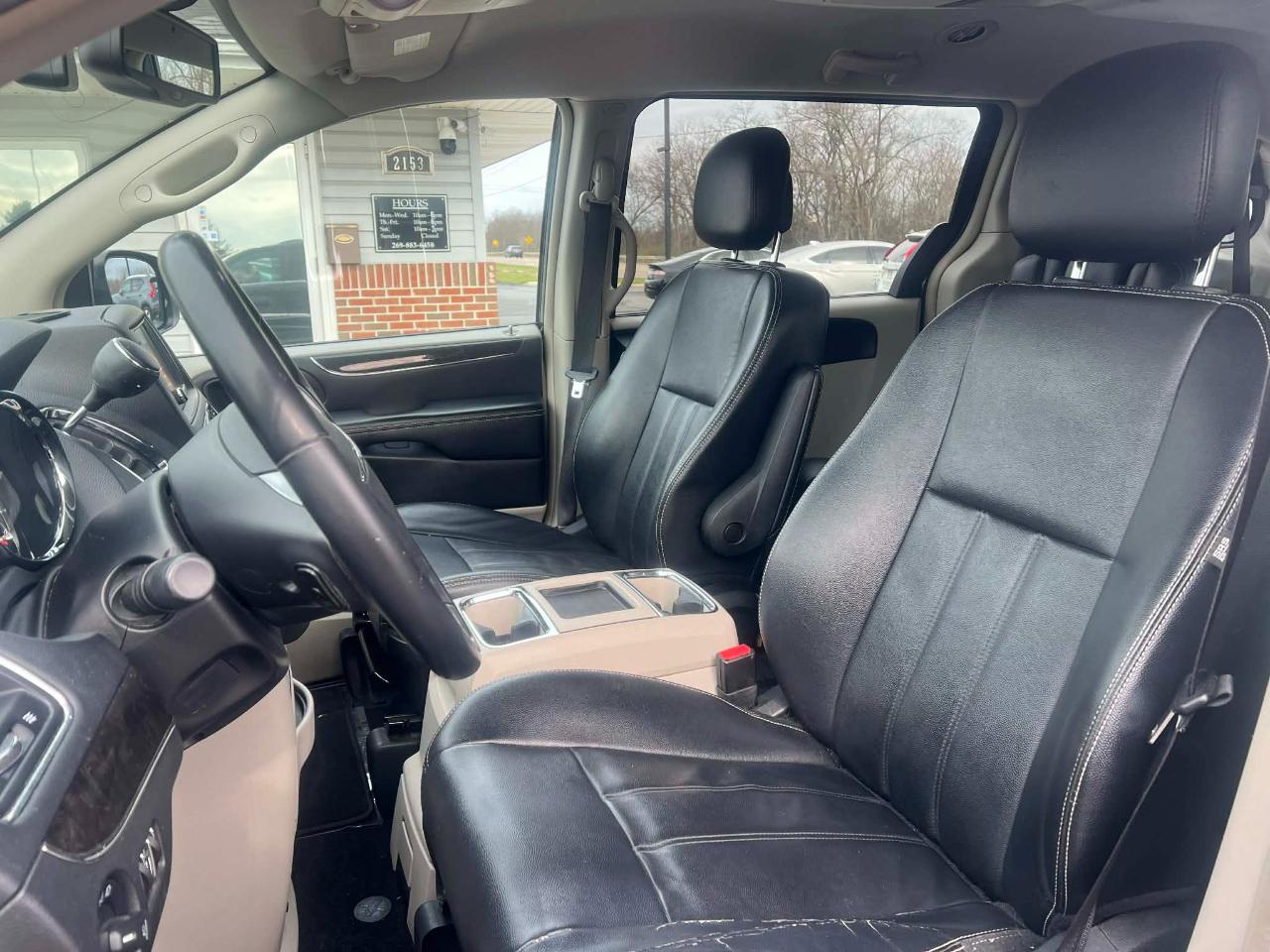 Chrysler Town & Country Touring 2013