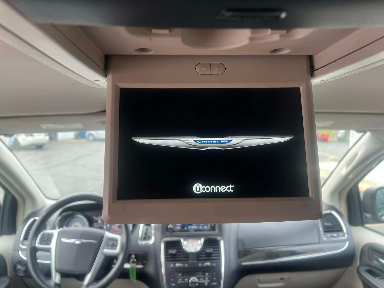 Chrysler Town & Country Touring 2013