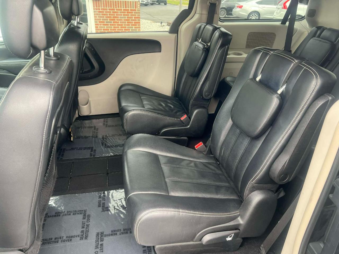 Chrysler Town & Country Touring 2013