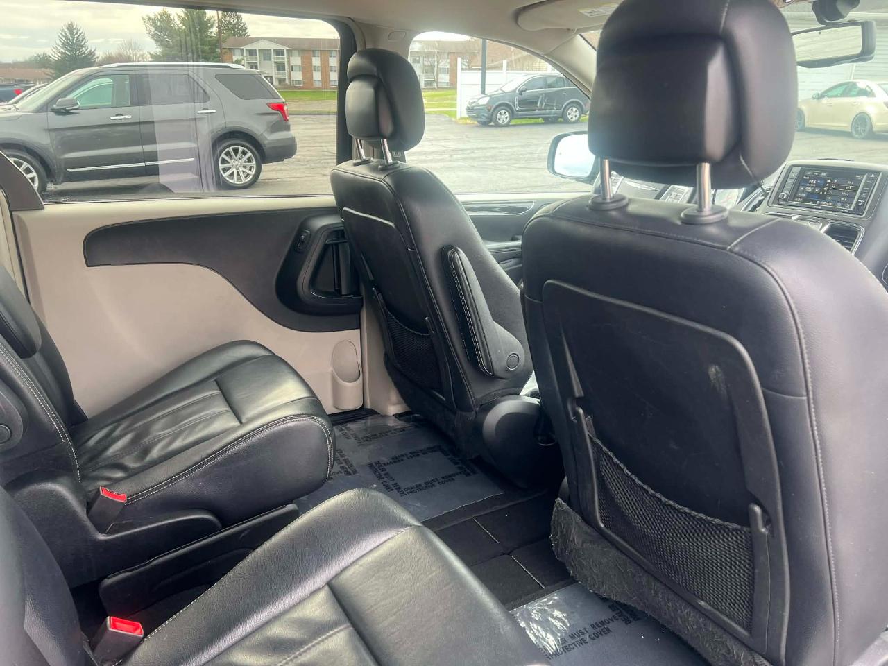 Chrysler Town & Country Touring 2013