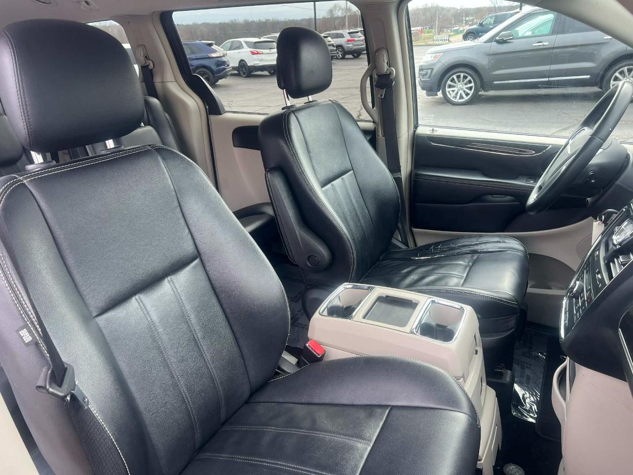 Chrysler Town & Country Touring 2013