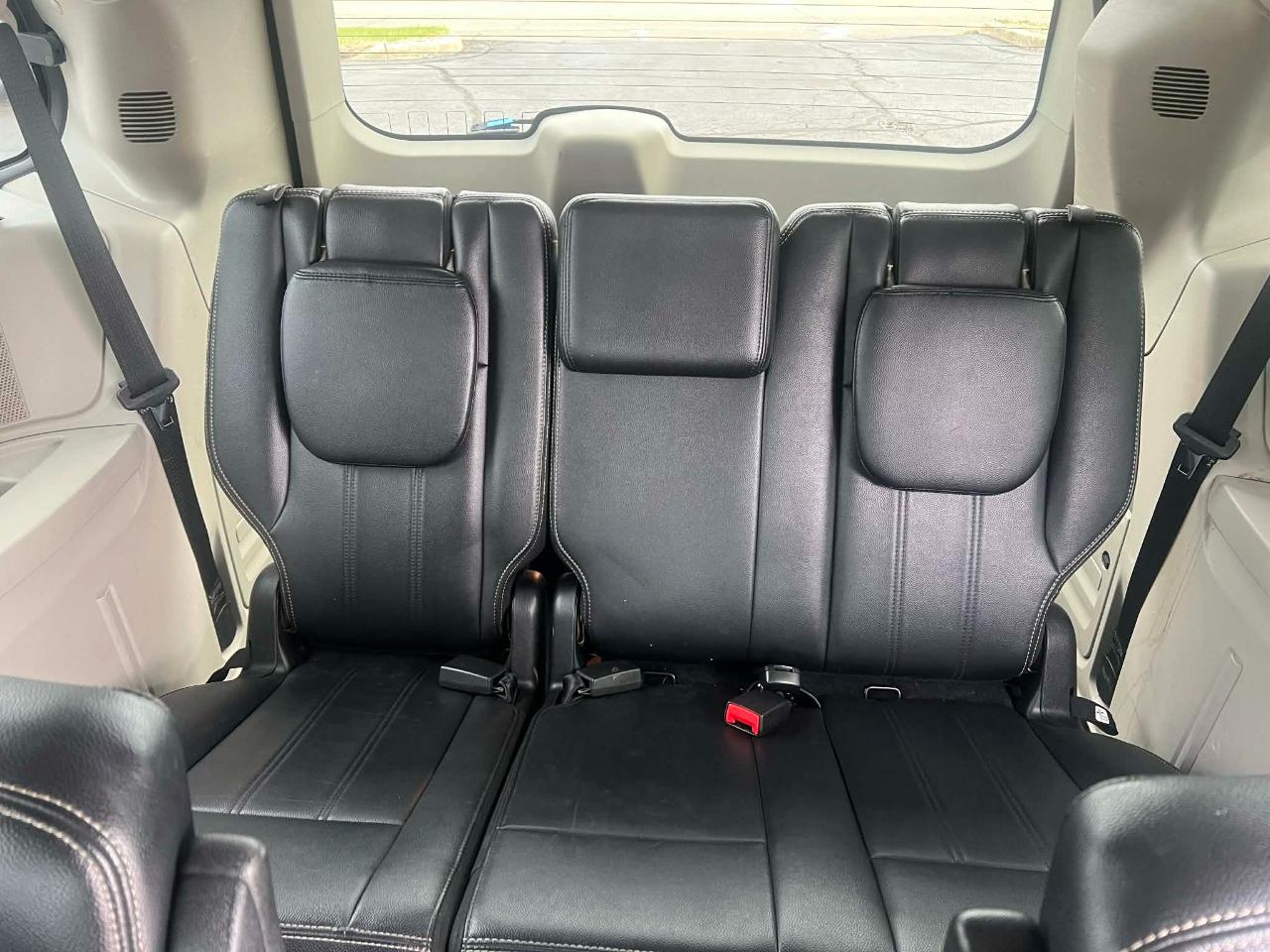 Chrysler Town & Country Touring 2013