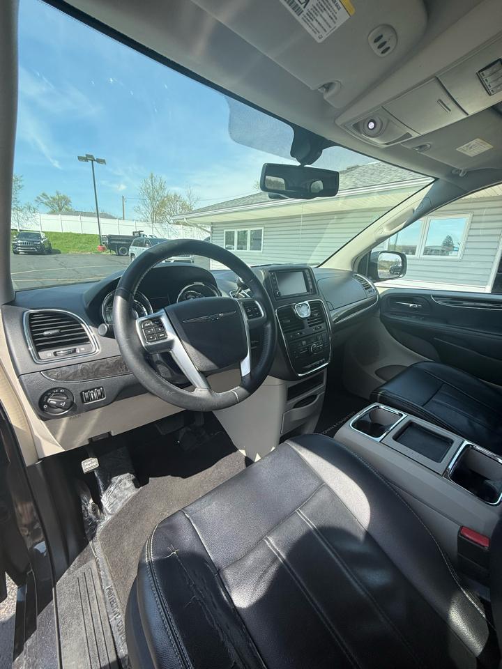 Chrysler Town & Country Touring 2013