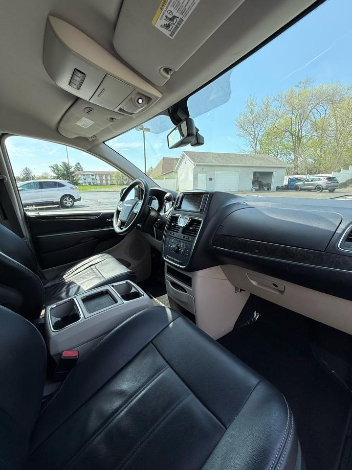 Chrysler Town & Country Touring 2013