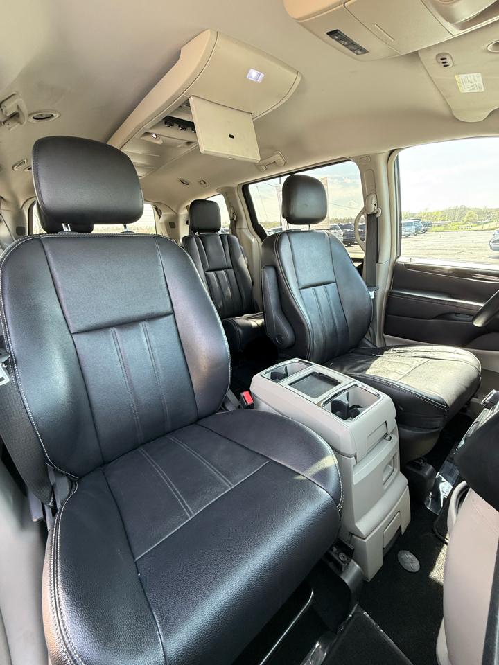 Chrysler Town & Country Touring 2013