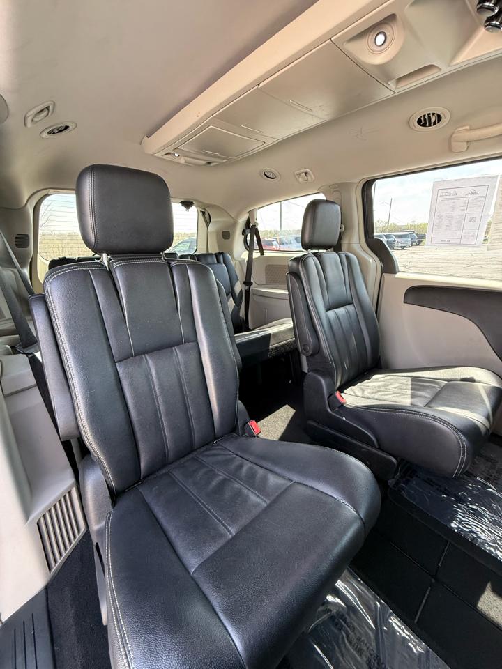 Chrysler Town & Country Touring 2013