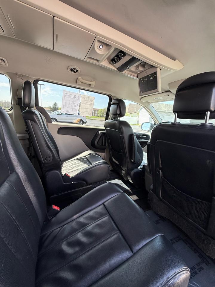 Chrysler Town & Country Touring 2013