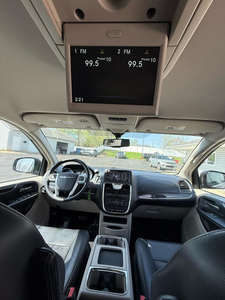 Chrysler Town & Country Touring 2013