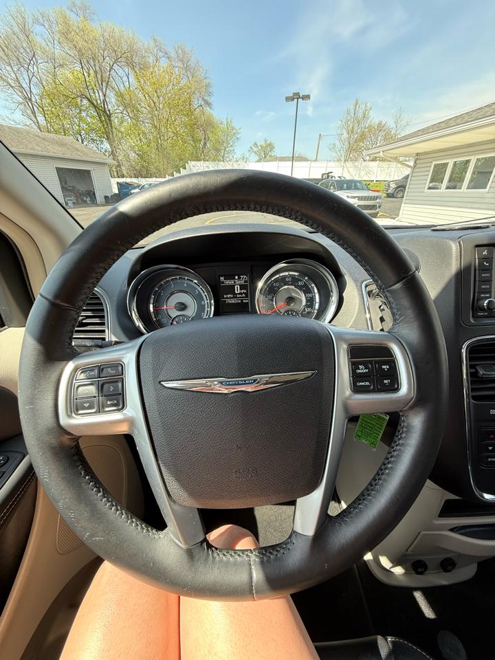 Chrysler Town & Country Touring 2013