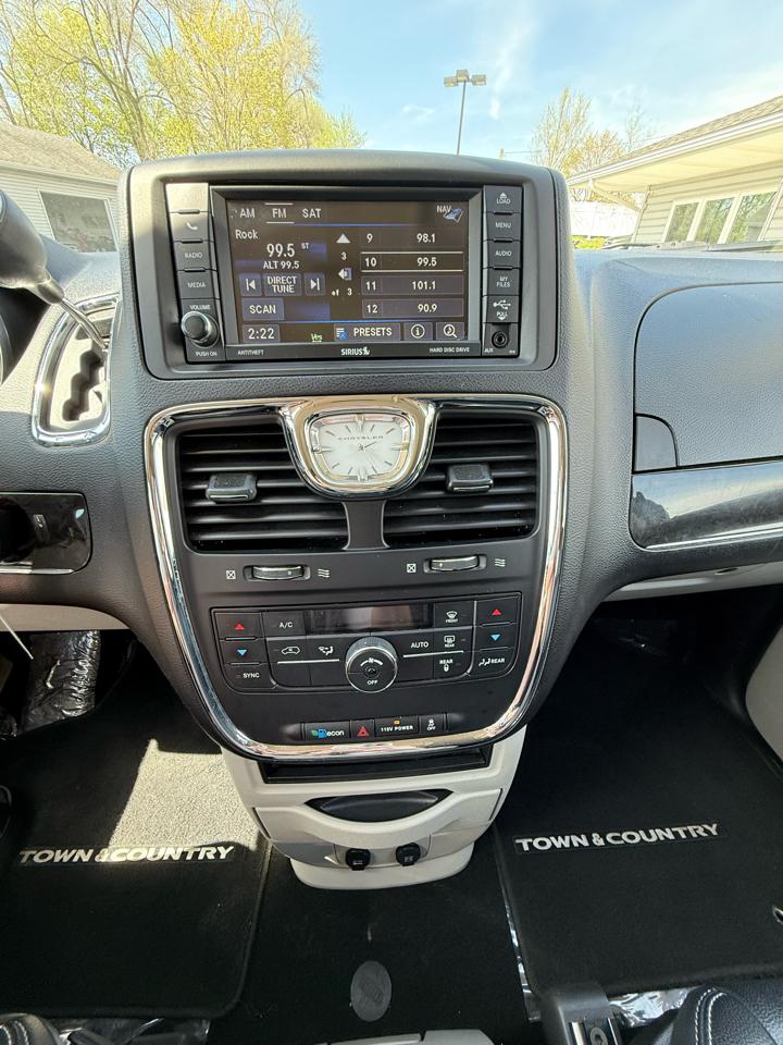 Chrysler Town & Country Touring 2013