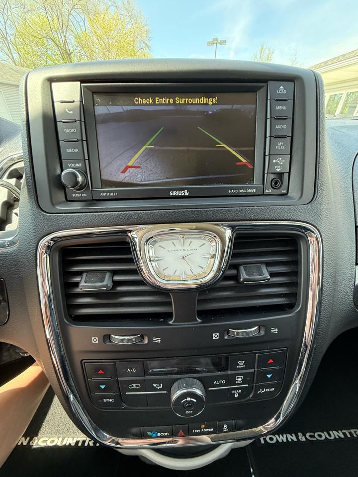 Chrysler Town & Country Touring 2013