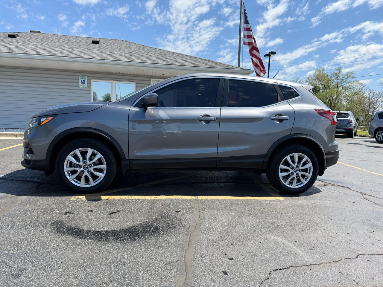 Nissan Rogue Sport S 2020
