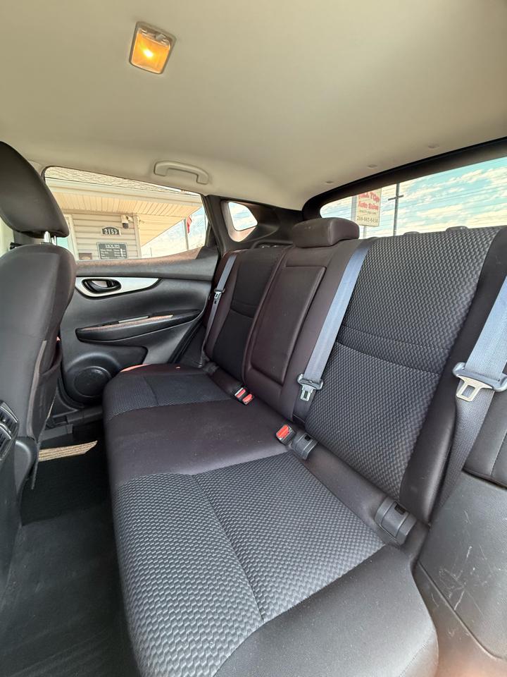Nissan Rogue Sport S 2020