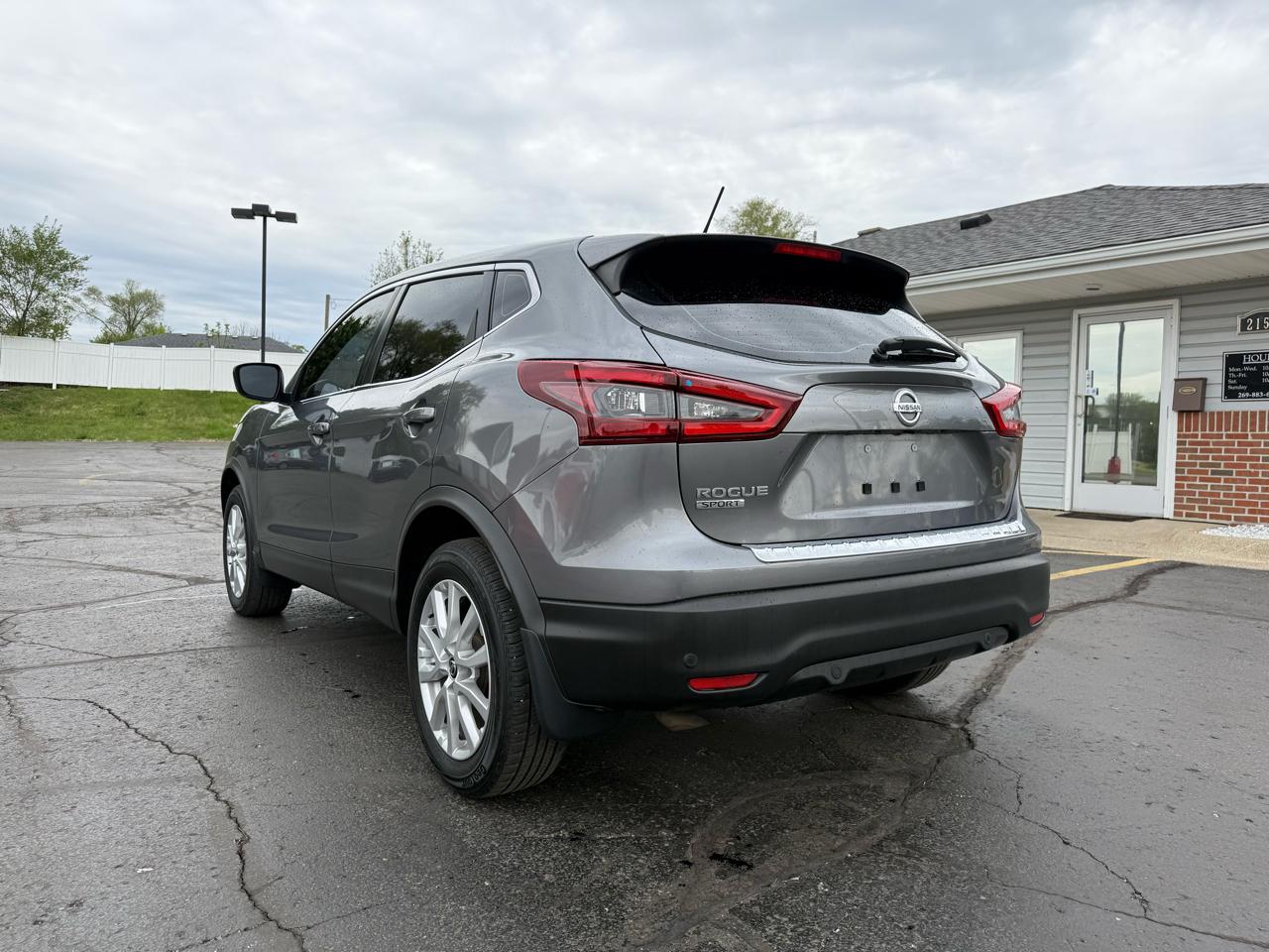 Nissan Rogue Sport S 2020