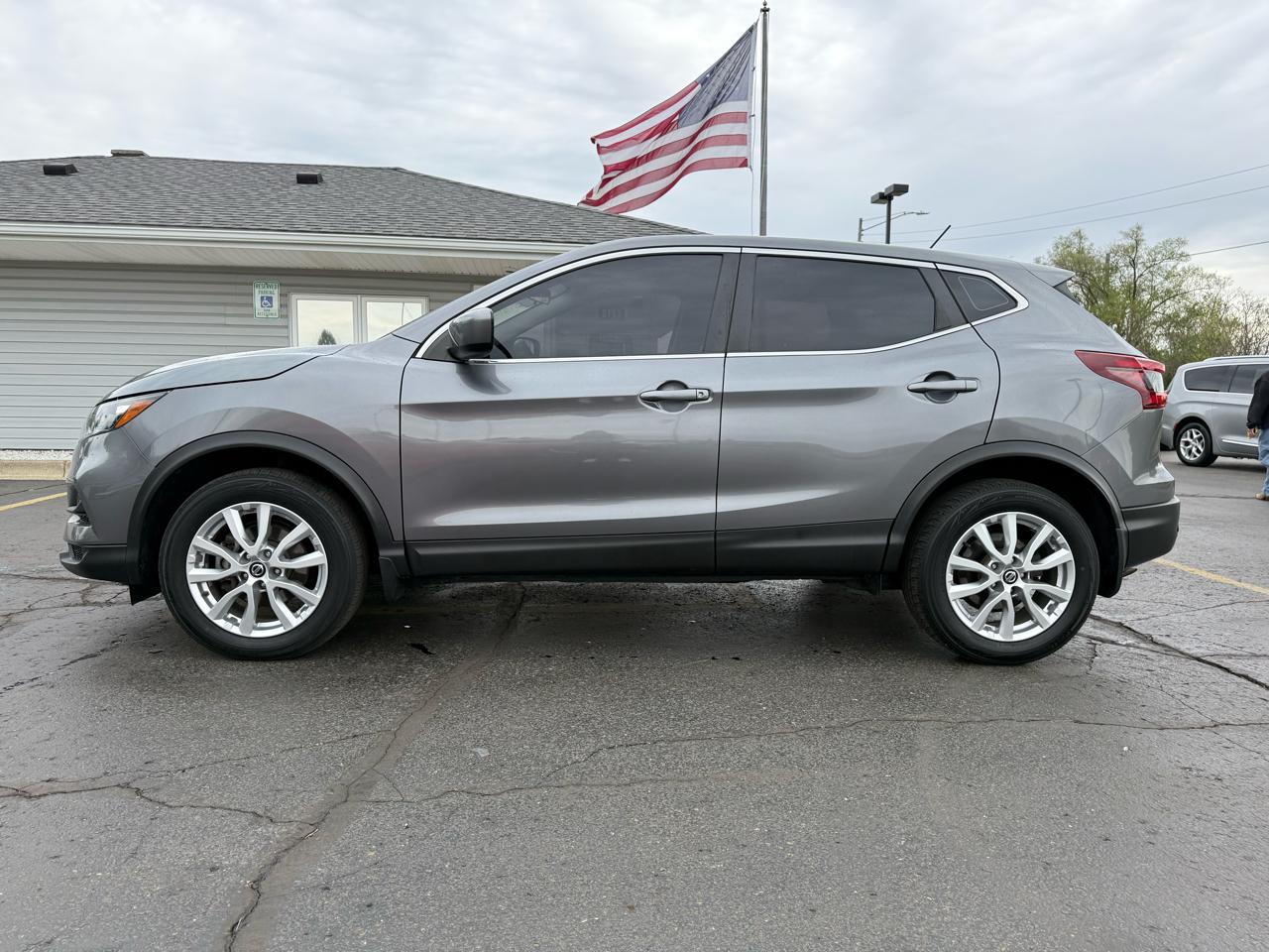 Nissan Rogue Sport S 2020