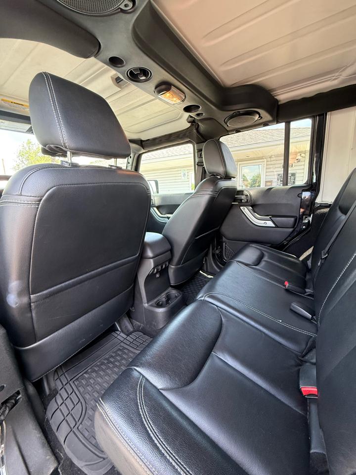 Jeep Wrangler Unlimited Sahara 4WD 2013